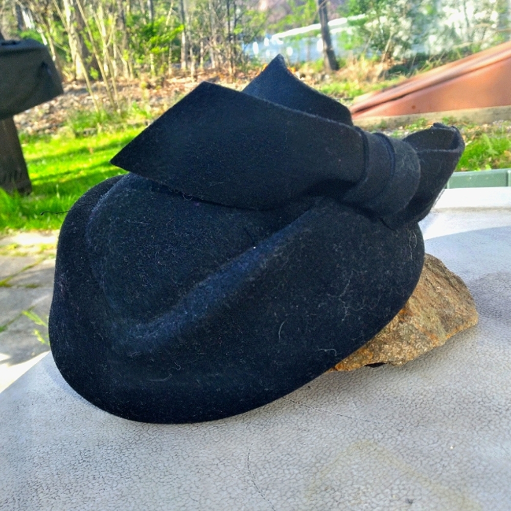 Elegant Black Wool Hat with Bow
